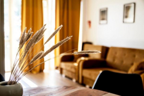Jaukūs apartamentai su lauko baseinu, sporto sale ir vaikų žaidimų kambariu netoli jūros!